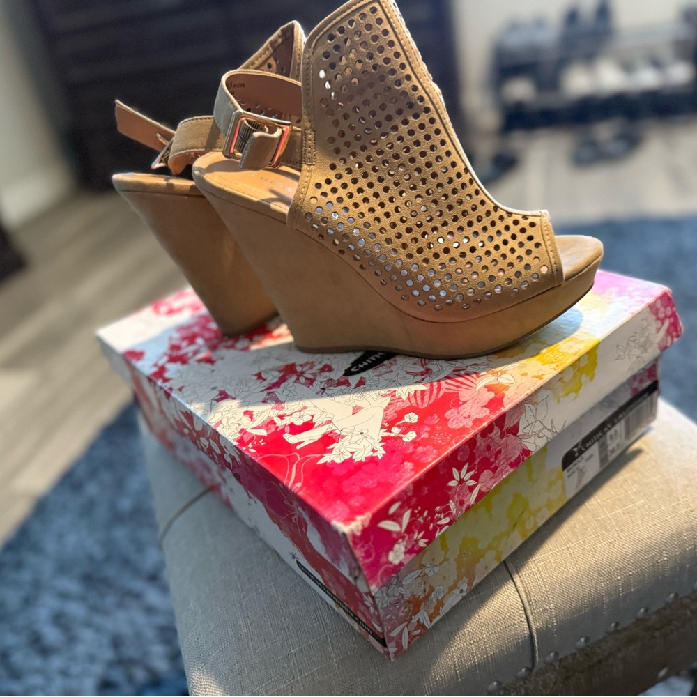 Chinese Laundry Tan Wedge Shoes